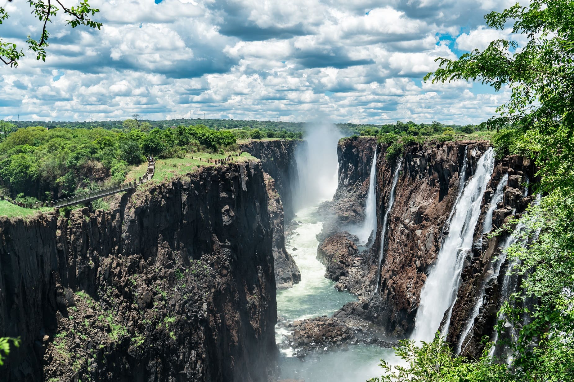 Les Chutes Victoria Lune Des Plus Spectaculaires Chutes Deau